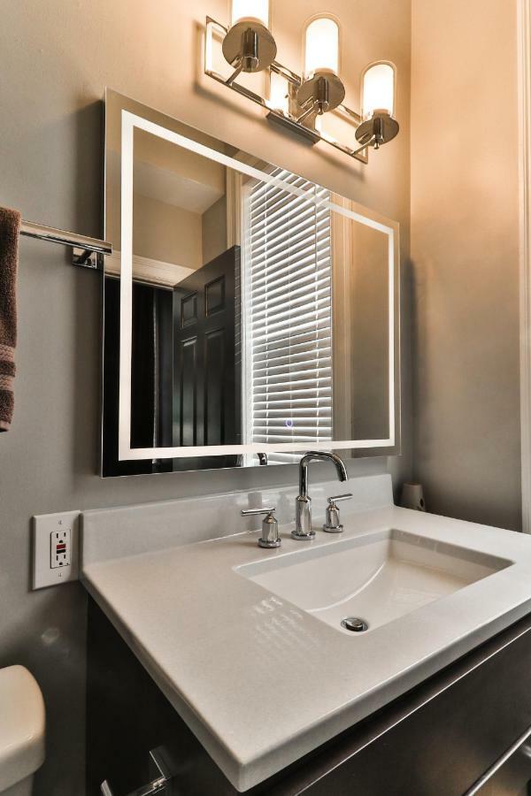 Luxury Apt W/ Spectrum Mood Lighting - Historic Cherokee Street Antique Row แมรีแลนด์ไฮท์ส ภายนอก รูปภาพ